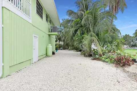 Exterior - 947 E 75th St, Marathon, FL 33050 photo 15 of 15