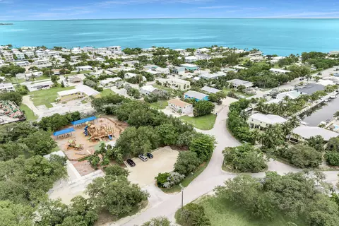 View/Area - 947 E 75th St, Marathon, FL 33050 photo 5 of 6
