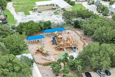 View/Area - 947 E 75th St, Marathon, FL 33050 photo 6 of 6