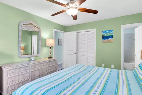 Bedroom - 947 E 75th St, Marathon, FL 33050 photo 4 of 6