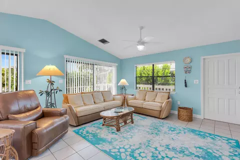 Living - 947 E 75th St, Marathon, FL 33050 photo 1 of 3