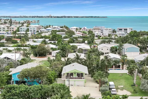 View/Area - 947 E 75th St, Marathon, FL 33050 photo 2 of 6