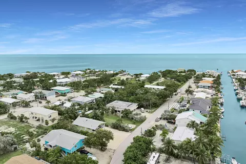 View/Area - 947 E 75th St, Marathon, FL 33050 photo 4 of 6