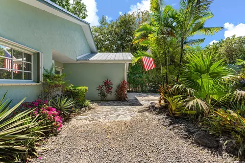 214 Apache St, Tavernier, FL 33070 photo 3