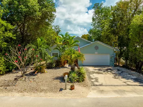 214 Apache St, Tavernier, FL 33070 photo 2
