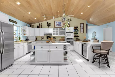 214 Apache St, Tavernier, FL 33070 photo 7