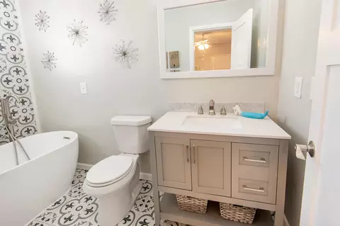 Bath - 276 89th St, Marathon, FL 33050 photo 1 of 3