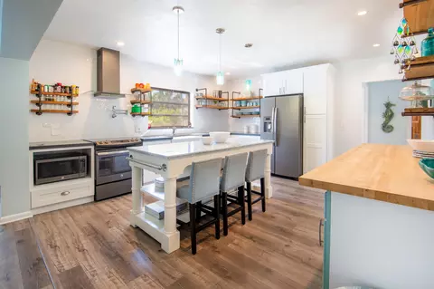 Kitchen - 276 89th St, Marathon, FL 33050 photo 3 of 4