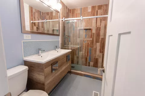 Bath - 276 89th St, Marathon, FL 33050 photo 3 of 3