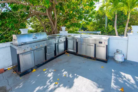 Exterior - 276 89th St, Marathon, FL 33050 photo 7 of 12