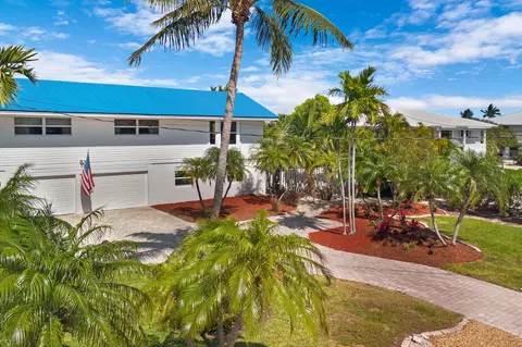 105 S Point Dr, Sugarloaf Key, FL 33042