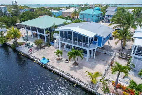 Exterior - 227 E Cahill Ct, Big Pine Key, FL 33043 photo 10 of 13