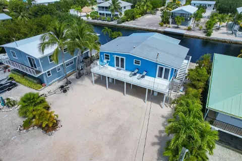 Exterior - 227 E Cahill Ct, Big Pine Key, FL 33043 photo 2 of 13