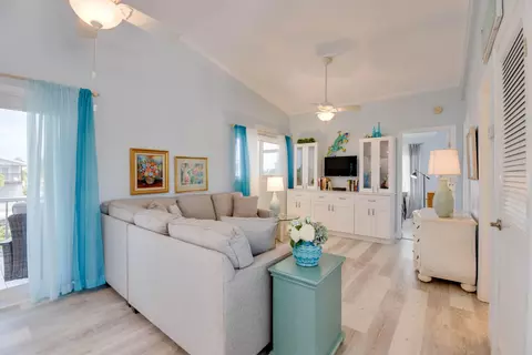 Living - 227 E Cahill Ct, Big Pine Key, FL 33043 photo 3 of 3