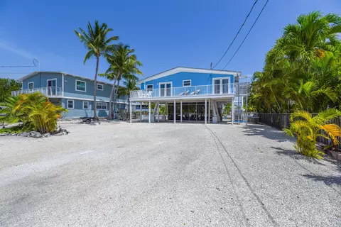 Exterior - 227 E Cahill Ct, Big Pine Key, FL 33043 photo 3 of 13