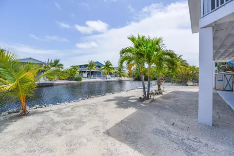 View/Area - 227 E Cahill Ct, Big Pine Key, FL 33043 photo 2 of 2