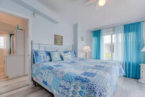 Bedroom - 227 E Cahill Ct, Big Pine Key, FL 33043 photo 1 of 2