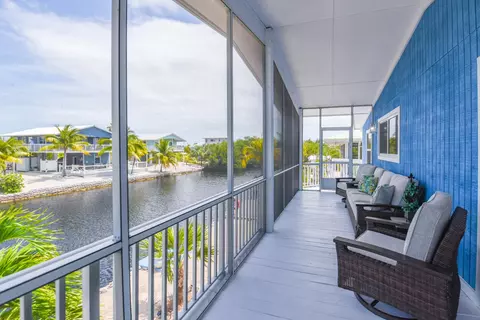 Exterior - 227 E Cahill Ct, Big Pine Key, FL 33043 photo 5 of 13