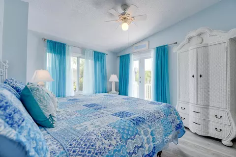 Bedroom - 227 E Cahill Ct, Big Pine Key, FL 33043 photo 2 of 2