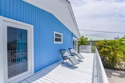 Exterior - 227 E Cahill Ct, Big Pine Key, FL 33043 photo 6 of 13