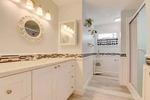 Bath - 227 E Cahill Ct, Big Pine Key, FL 33043 photo 2 of 2