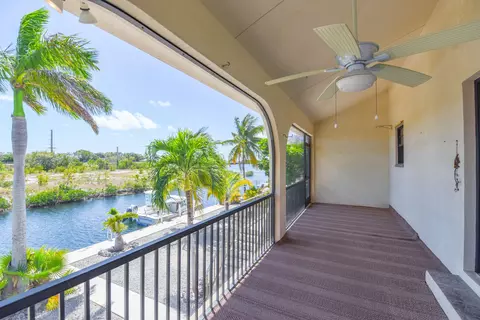 Exterior - 29528 Constitution Ave, Big Pine Key, FL 33043 photo 5 of 10