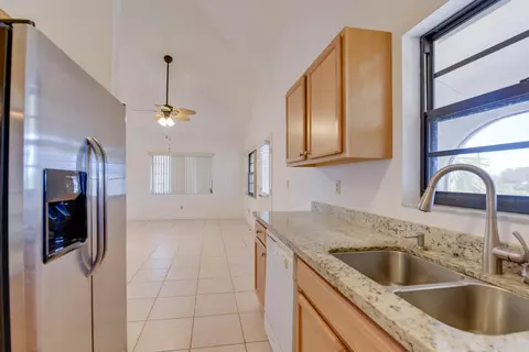 Kitchen - 29528 Constitution Ave, Big Pine Key, FL 33043 photo 2 of 6