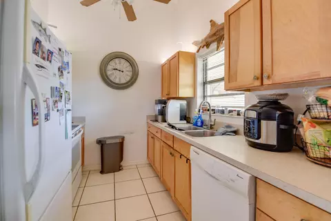 Kitchen - 29528 Constitution Ave, Big Pine Key, FL 33043 photo 6 of 6