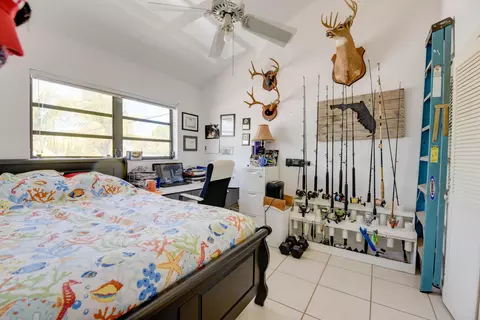 Bedroom - 29528 Constitution Ave, Big Pine Key, FL 33043 photo 3 of 4