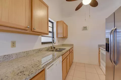 Kitchen - 29528 Constitution Ave, Big Pine Key, FL 33043 photo 3 of 6