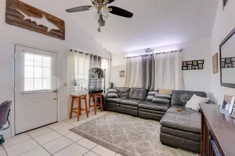 Living - 29528 Constitution Ave, Big Pine Key, FL 33043 photo 3 of 3