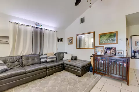 Living - 29528 Constitution Ave, Big Pine Key, FL 33043 photo 2 of 3