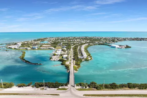 300 Duck Key Dr #12, Duck Key, FL 33050