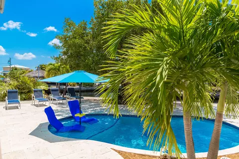 Exterior - 1618 Lambert Dr, Big Pine Key, FL 33043 photo 3 of 38