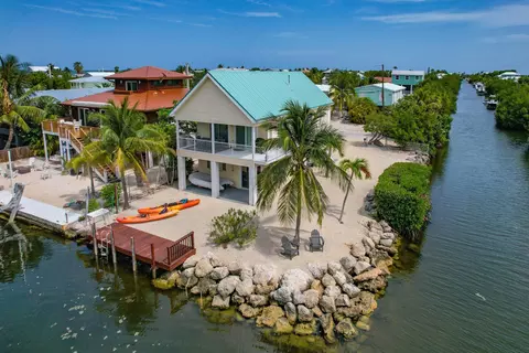 27319 Jamaica Ln, Ramrod Key, FL 33042