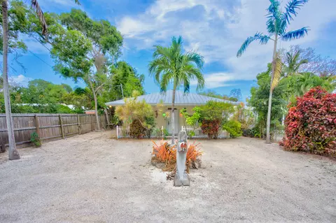 26 Rose Pl, Key Largo, FL 33037