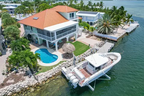 961 W Indies Dr, Ramrod Key, FL 33042