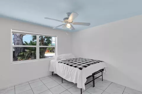 Bedroom - 29654 Constitution Ave, Big Pine Key, FL 33043 photo 8 of 9