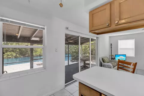 Kitchen - 29654 Constitution Ave, Big Pine Key, FL 33043 photo 4 of 8