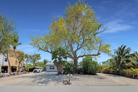 Exterior - 29654 Constitution Ave, Big Pine Key, FL 33043 photo 2 of 15