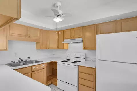 Kitchen - 29654 Constitution Ave, Big Pine Key, FL 33043 photo 6 of 8