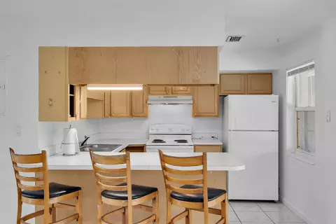 Kitchen - 29654 Constitution Ave, Big Pine Key, FL 33043 photo 7 of 8