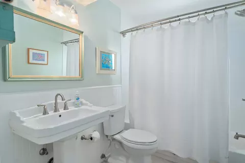 Bath - 46 Mutiny Pl, Key Largo, FL 33037 photo 4 of 4