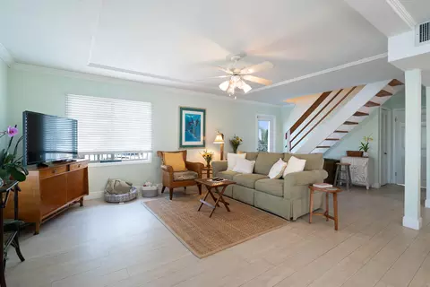 Living - 46 Mutiny Pl, Key Largo, FL 33037 photo 2 of 2
