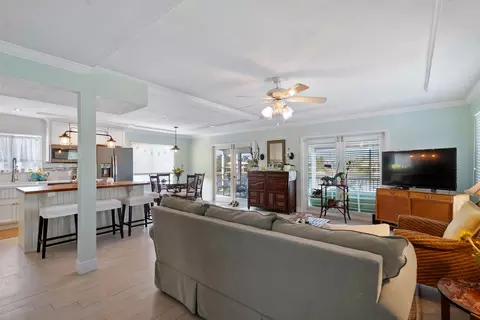 Living - 46 Mutiny Pl, Key Largo, FL 33037 photo 1 of 2