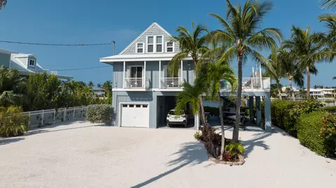 Exterior - 46 Mutiny Pl, Key Largo, FL 33037 photo 2 of 15