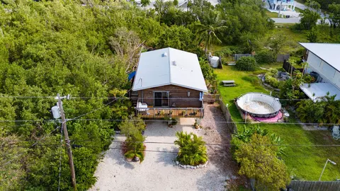 View/Area - 31353 Avenue E, Big Pine Key, FL 33043 photo 2 of 3