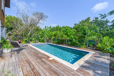 Exterior - 31353 Avenue E, Big Pine Key, FL 33043 photo 10 of 13