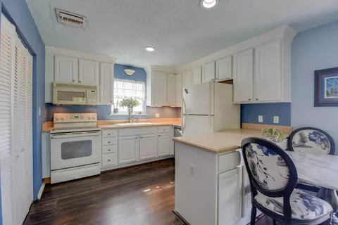 Kitchen - 31353 Avenue E, Big Pine Key, FL 33043 photo 1 of 1