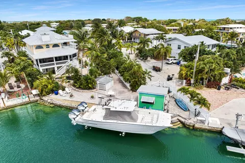 1082 E Caribbean Dr, Summerland Key, FL 33042